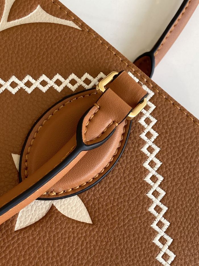 Handbag Louis Vuitton M45595 size 35-28-15cm