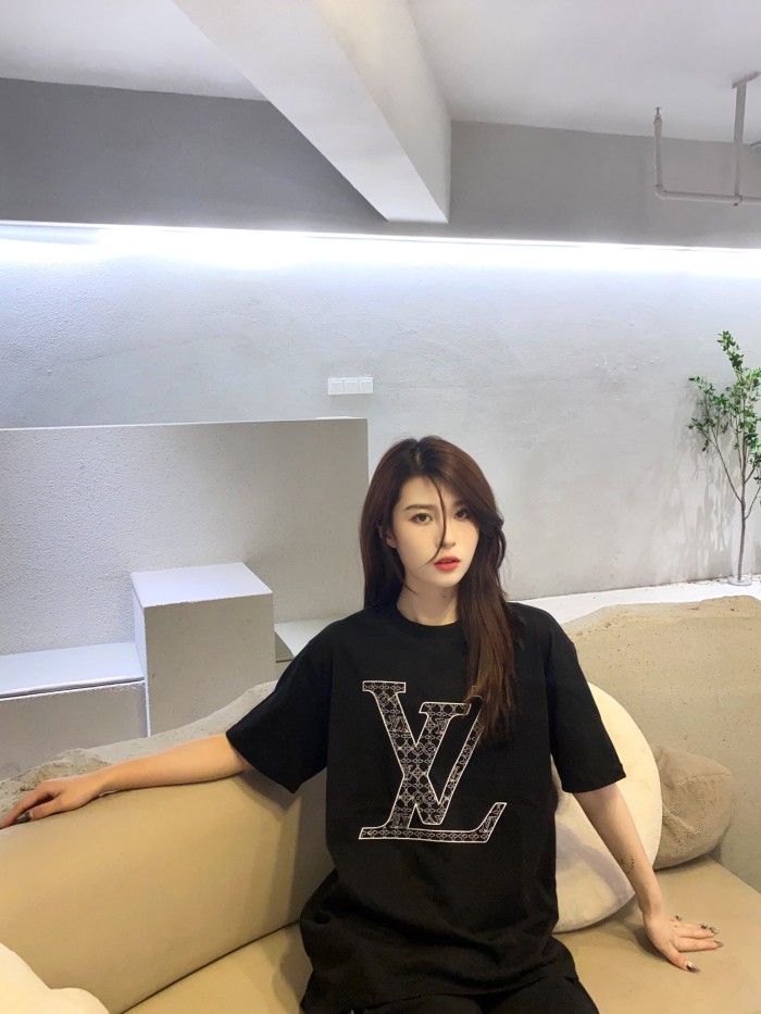 Clothes Louis Vuitton 140