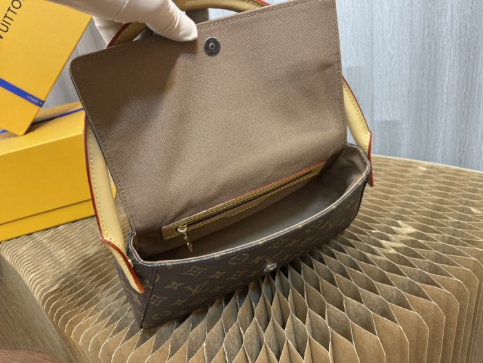 Handbag Louis Vuitton M51147 size 24x21x9 cm