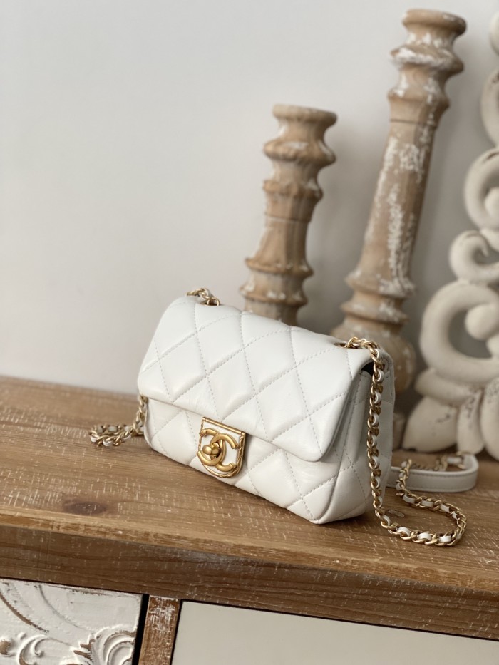 Handbag Chanel 3473 size 13*18*6 cm