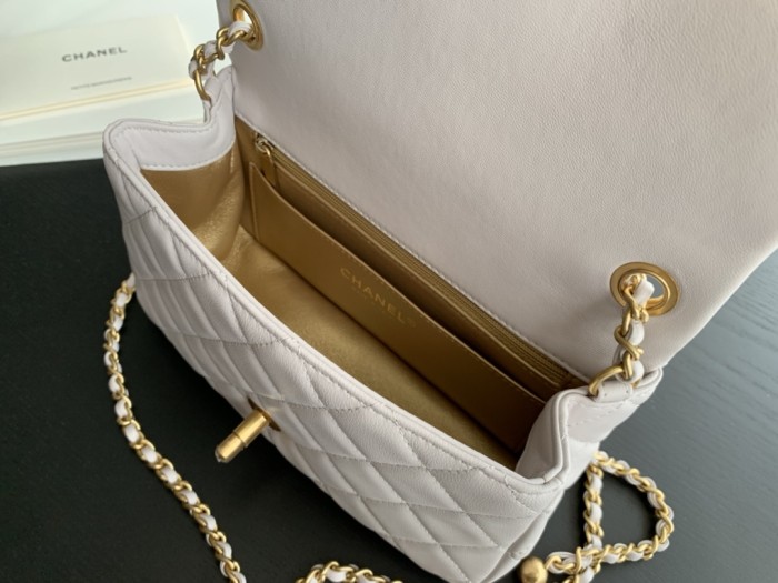 Handbag Chanel size 20 cm