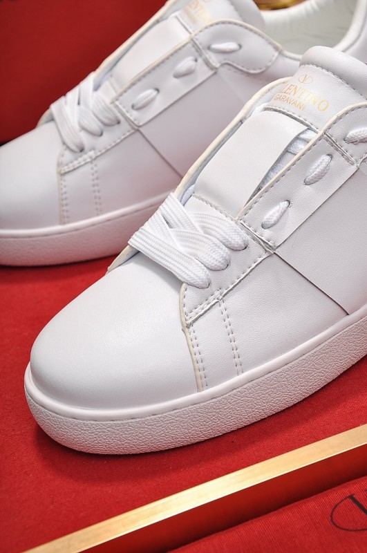 Valentino Garavani Rockstud Untitled calfskin sneaker 33