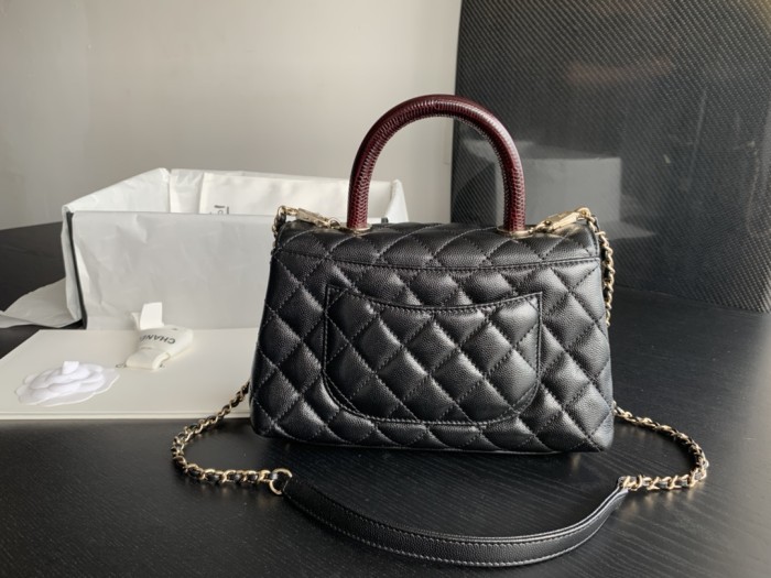 Handbag Chanel 2215 size 19 cm