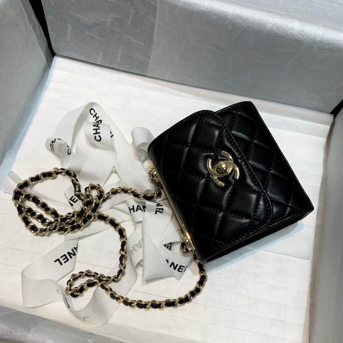 Handbag Chanel 82769 size 11 11 5 cm