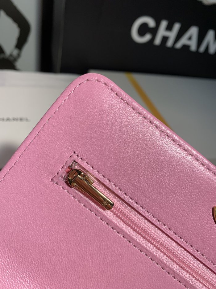 Handbag Chanel size 12*19*3.5 cm