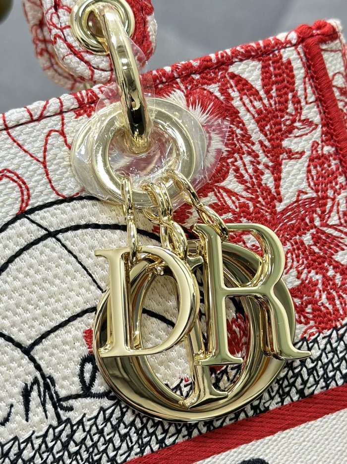 Handbag Dior M0565 size 24*20*11 cm