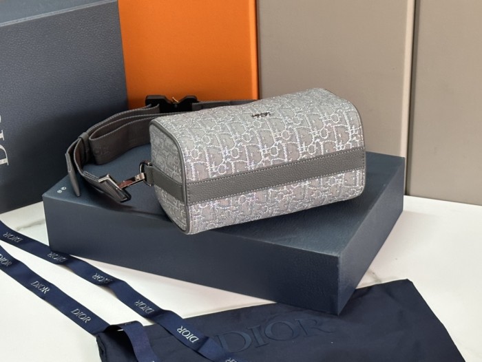 Handbag Dior 93335 size 22 x 10.5 x 12.5 cm