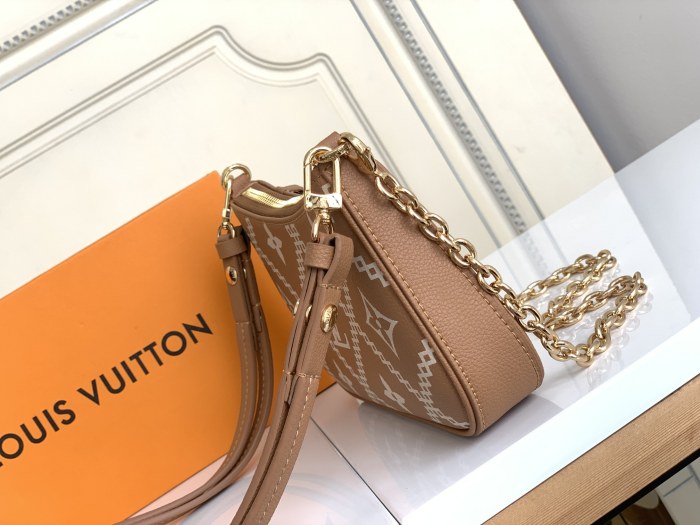 Handbag Louis Vuitton M81137 size 19x 11.5 x 3 cm