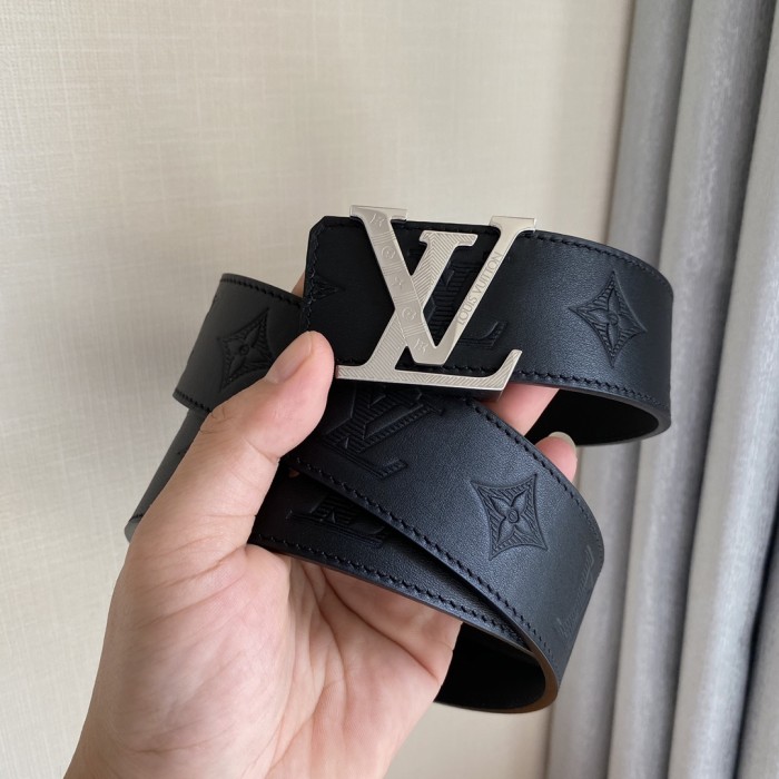 Louis Vuitton Belt 12 (width 4cm)