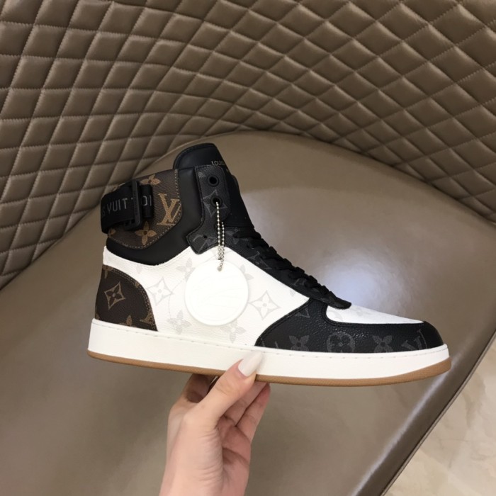 Louis Vuitton Rivoli sneaker 21