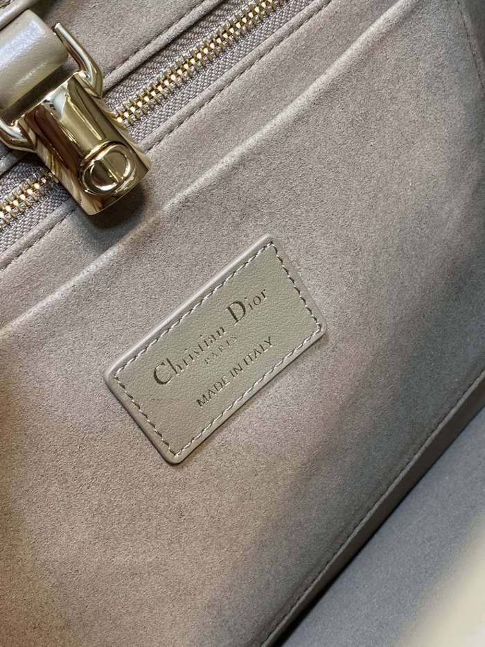 Handbag Dior size 26.5*28*17 cm