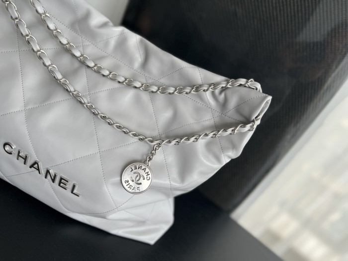 Handbag Chanel size 39cmx42cmx8 cm