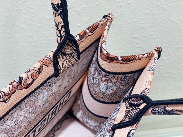 Handbag Dior 8001 size 36 x 27.5 x 16.5 cm