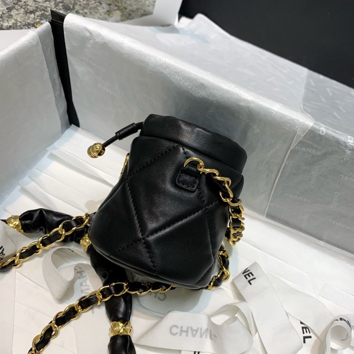 Handbag Chanel 82330 size 10 9 9 cm