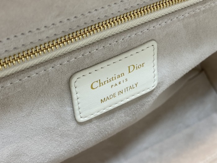 Handbag Dior size 32 cm