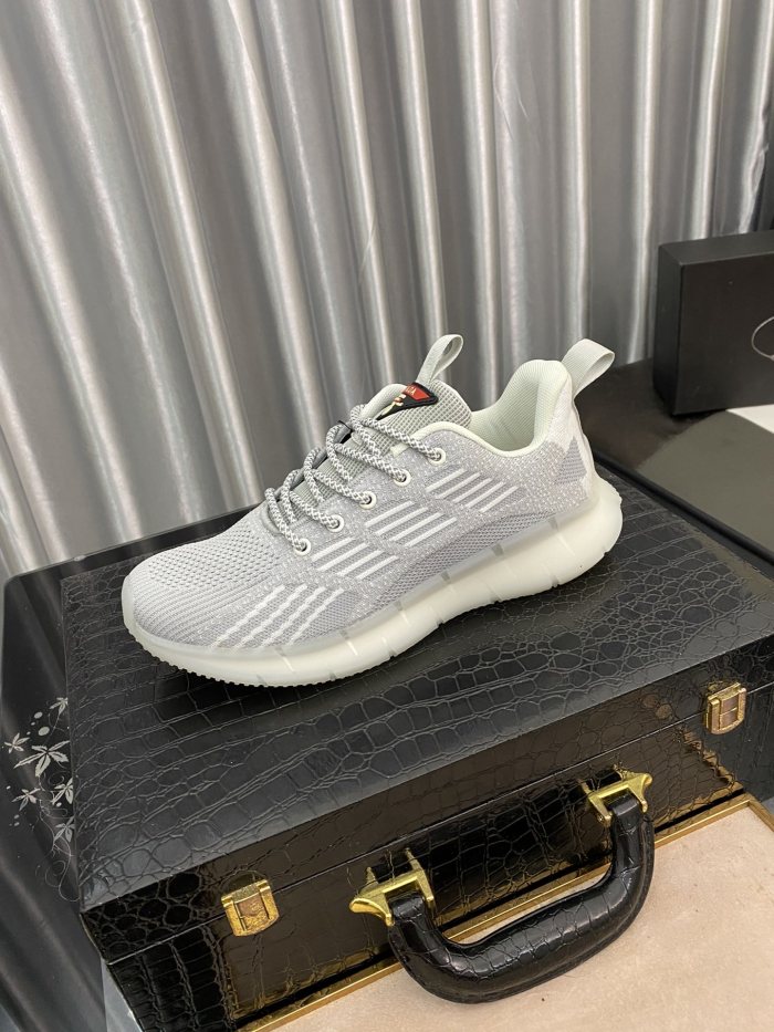 Prada Low Top sneaker 19