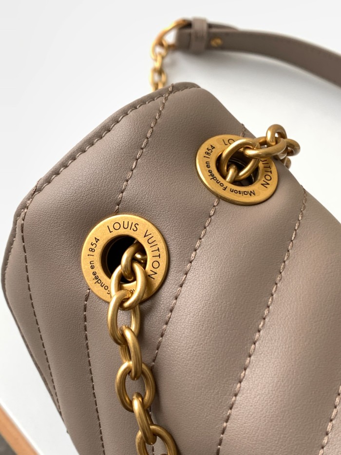 Handbag Louis Vuitton M58550 size 24x14x9 cm