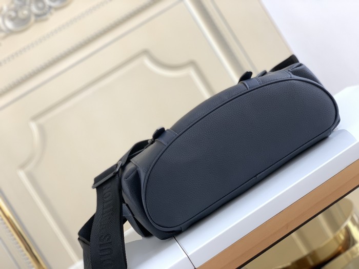 Handbag Louis Vuitton M58476 size 25 x 29 x 9 cm