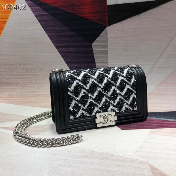 Handbag Chanel 67086 size 15×25×9 cm