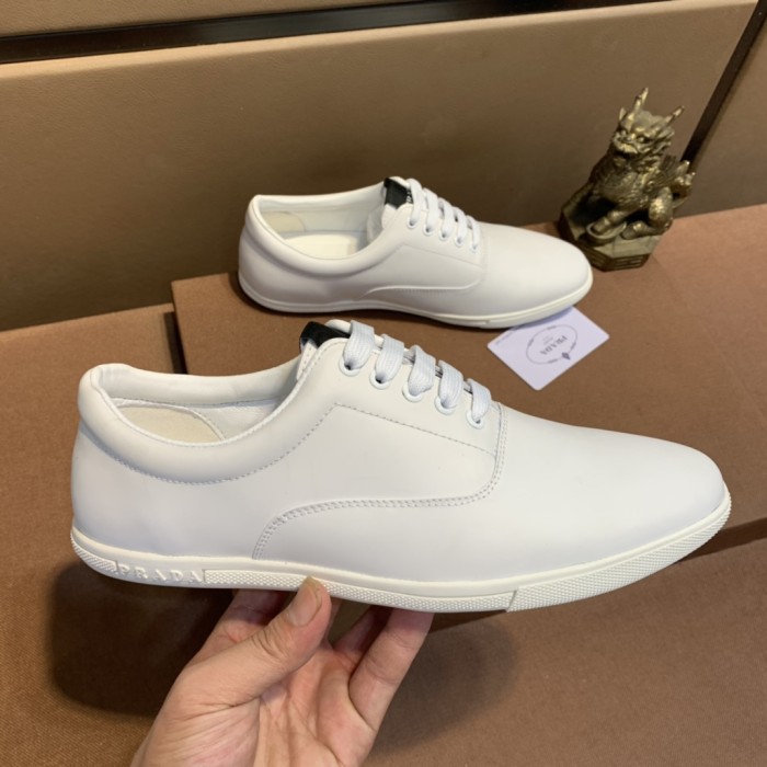 Prada Low Top sneaker 20