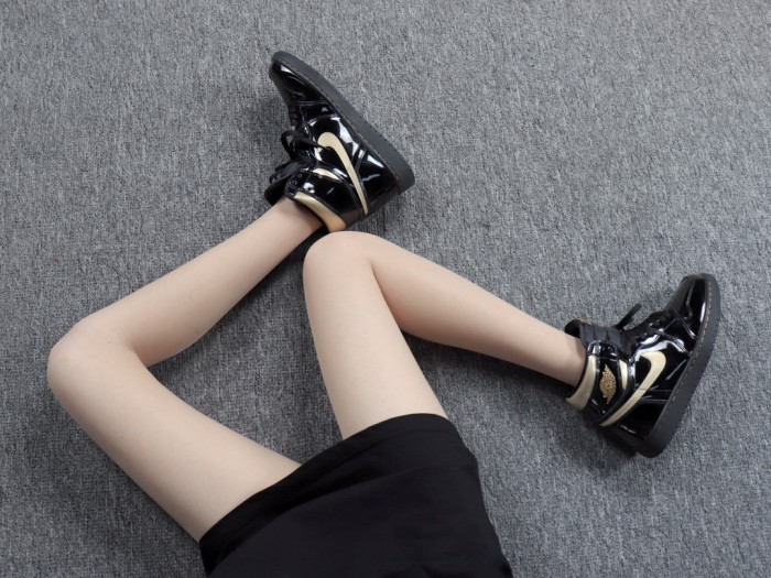 Jordan 1 Retro High Black Metallic Gold (2020)