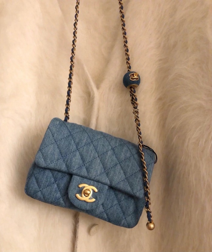 Handbag Chanel size 20 cm