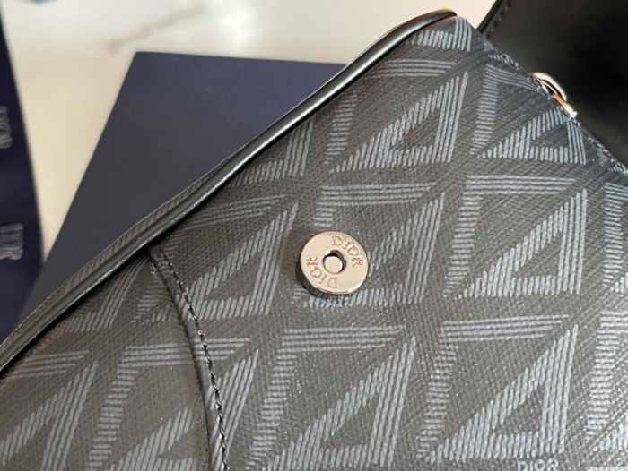 Handbag Dior D93305 size 26-19-4.5 cm