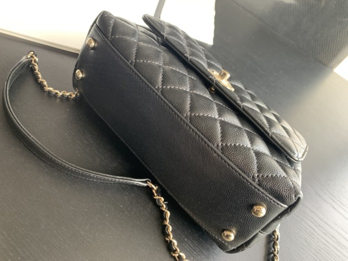 Handbag Chanel 2215 size 19 cm