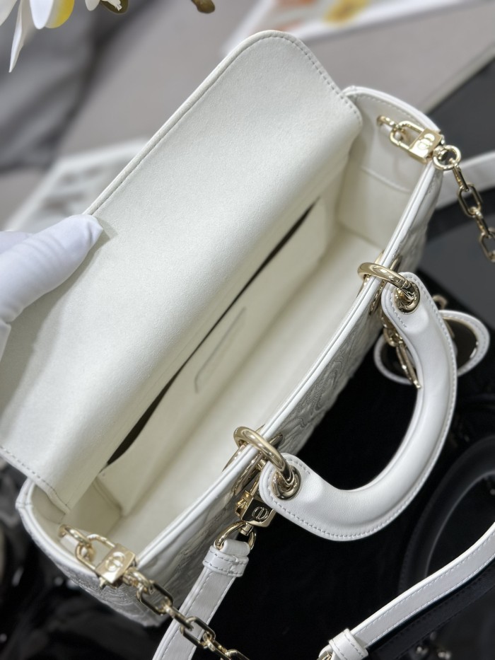 Handbag Dior M0540 size 26 x 13.5 x 5 cm