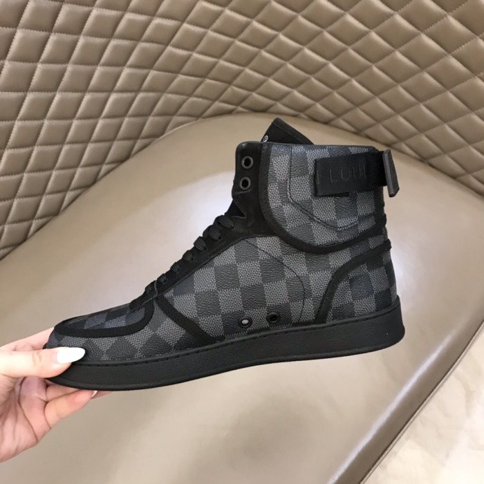 Louis Vuitton Rivoli sneaker 19