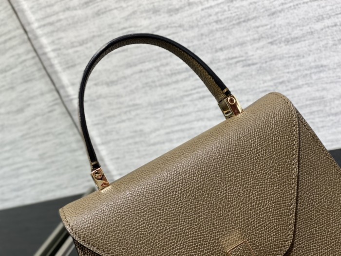 Handbag VALEXTRA size 𝟐𝟐*𝟏𝟔'𝟓*𝟏𝟐 𝐂𝐦