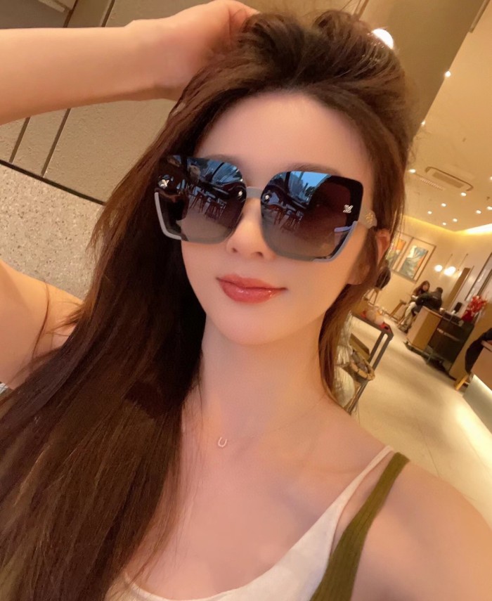 Sunglasses Louis Vuitton L1047