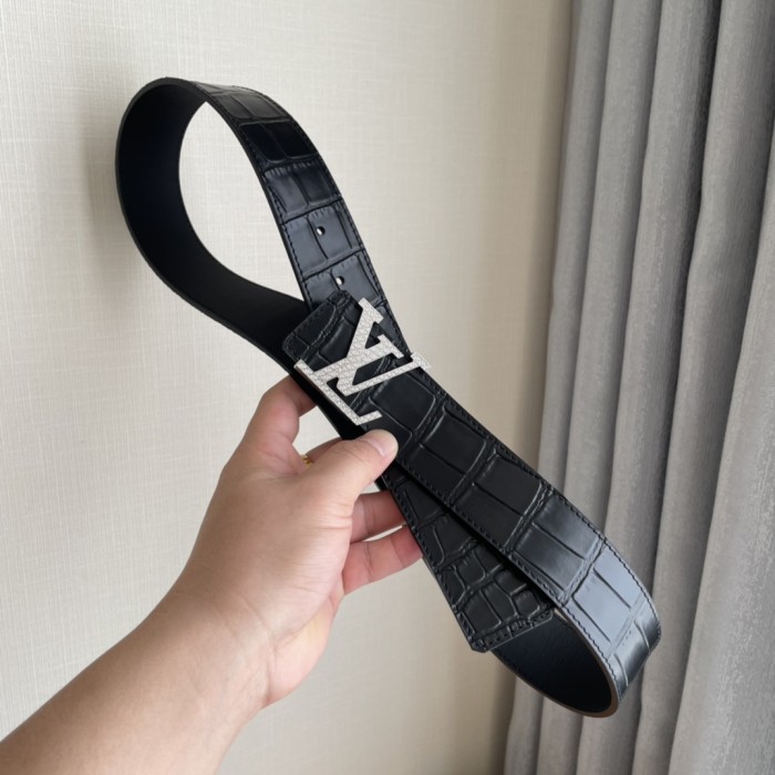 Louis Vuitton Belt 6 (width 4cm)