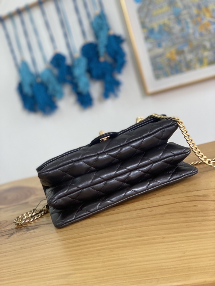 Handbag Chanel AS3609 size 16x25x10 cm