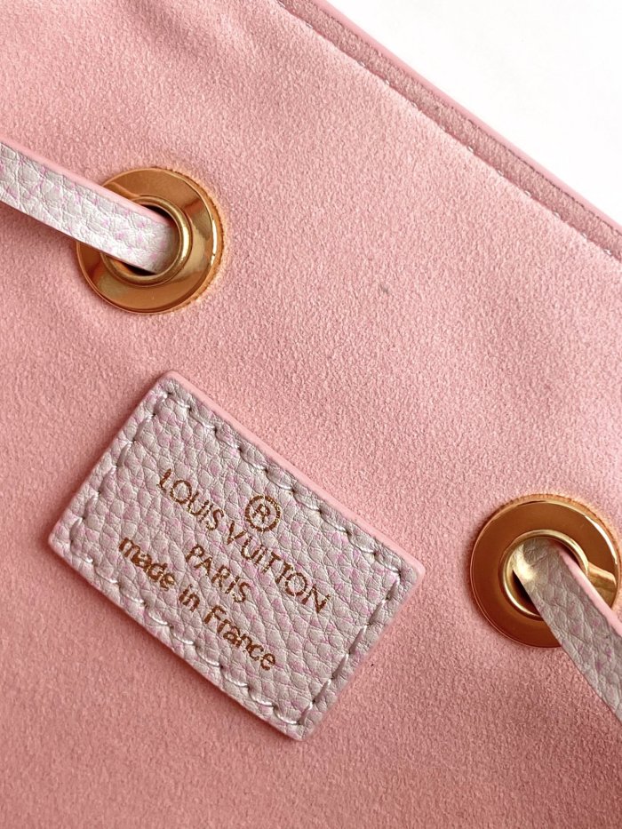 Handbag Louis Vuitton M46174 size 20 x 20 x 13 cm