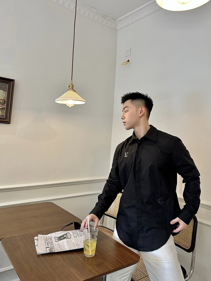 Clothes Louis Vuitton 349