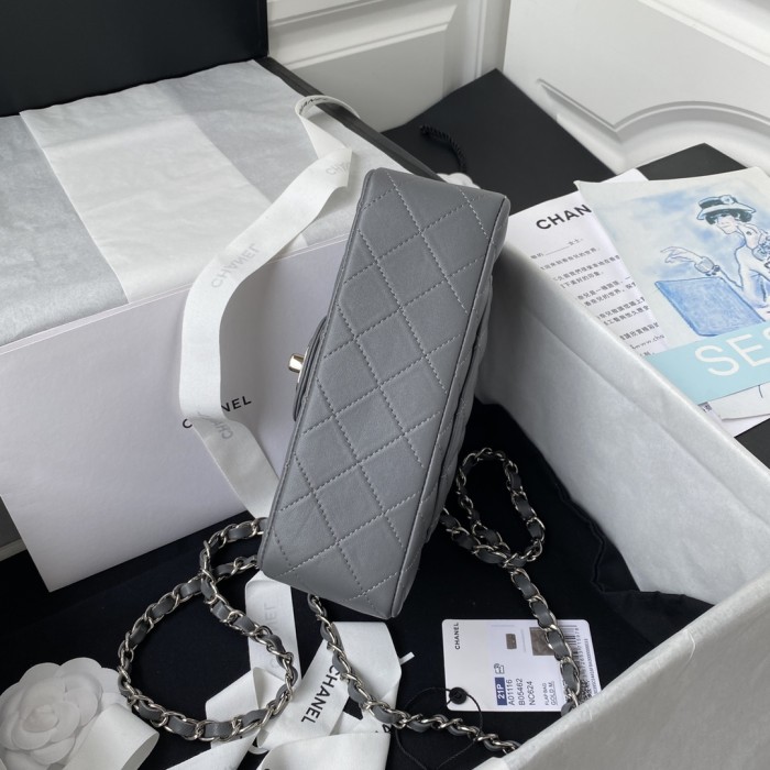 Handbag Chanel size 20 cm