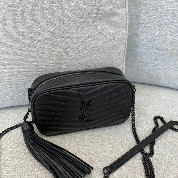 Handbags SAINT LAURENT 585040 size 19-11-5 cm