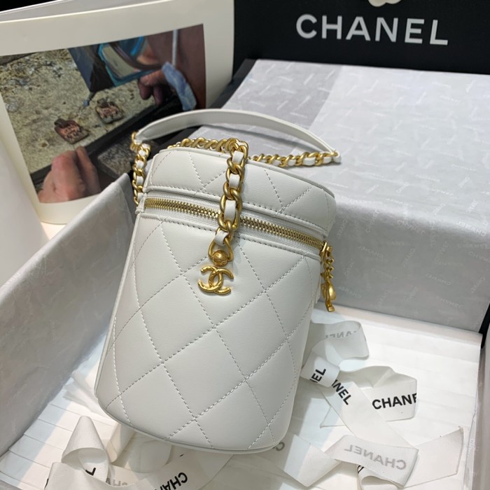 Handbag Chanel AS2735 size 17 12 12 cm