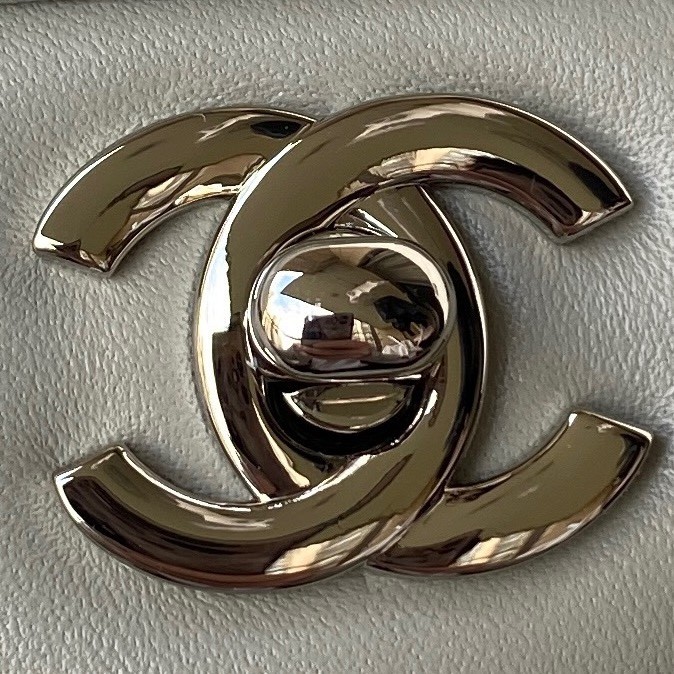 Handbag Chanel A01112 size 15.5x25.5x6.5 cm