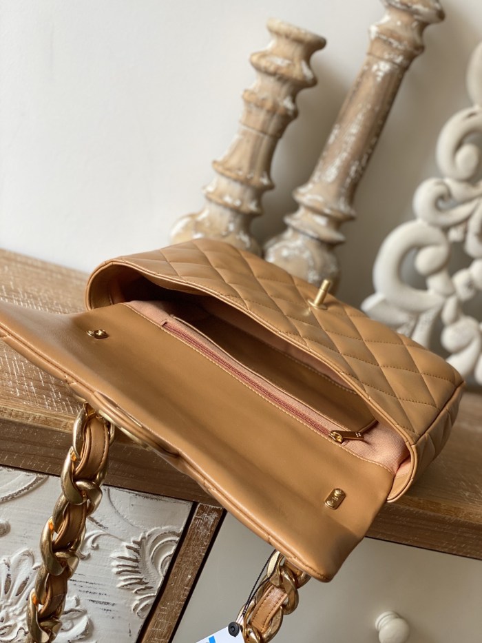 Handbag Chanel 3215 size 18*27*8 cm