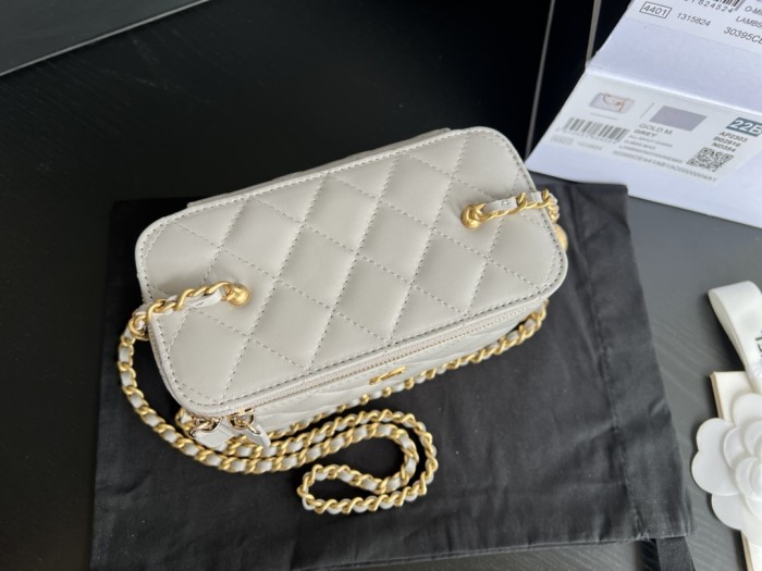 Handbag Chanel AP2303 size 17cmx9.5cmx8 cm