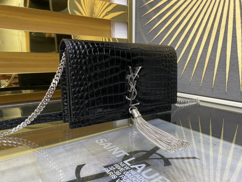 Handbags SAINT LAURENT 452159 size 19x12.5x4 cm