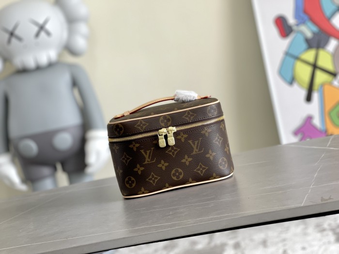 Handbag Louis Vuitton M42265 size 24.0 x 18.0 x 14.5 cm M44495 size 20×13.5×12 cm M44936 size:14*10.2*8.5cm