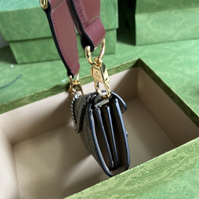 Handbag Gucci 696804 size 10.5*8*3 cm