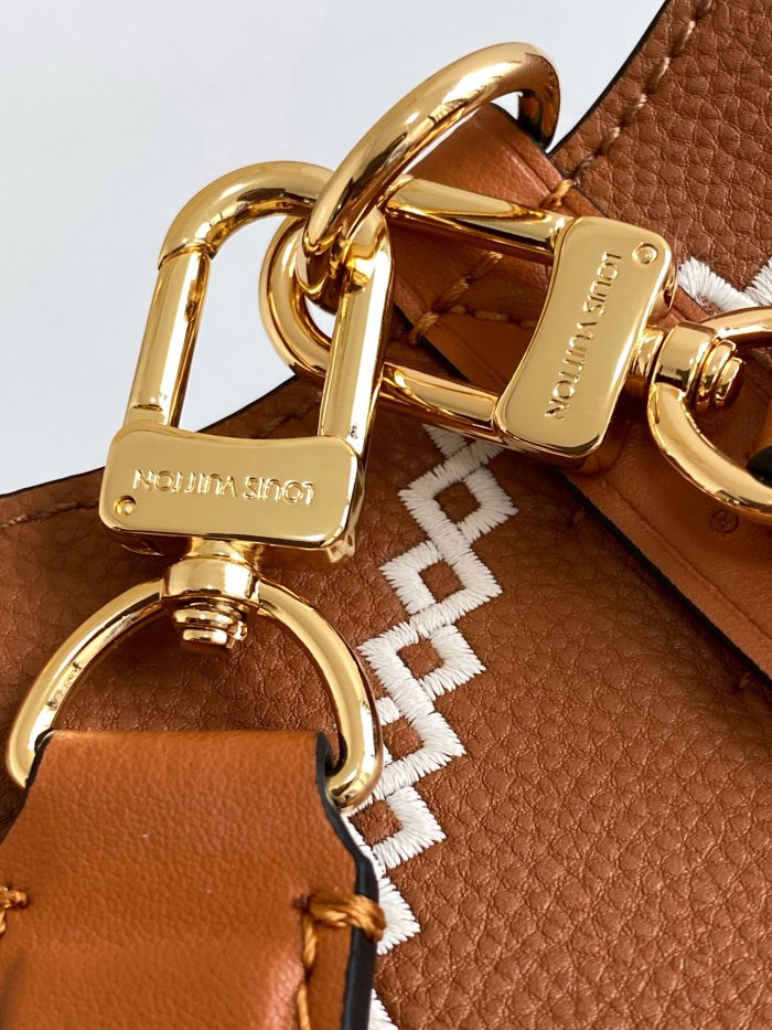 Handbag Louis Vuitton 46029 size 26 x 26 x 17.5 cm