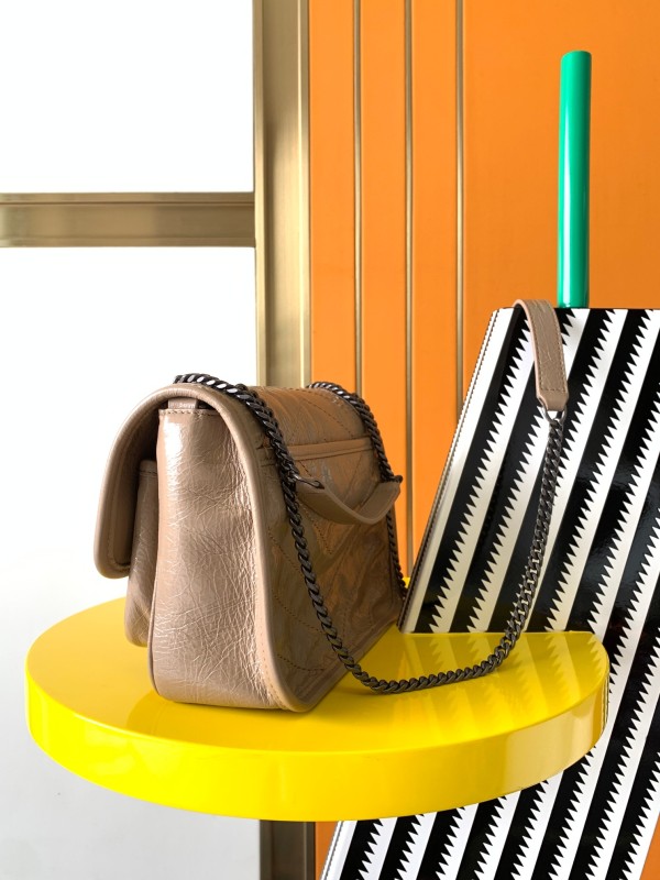 Handbags SAINT LAURENT 533037 size 22X16.5X7.5 CM