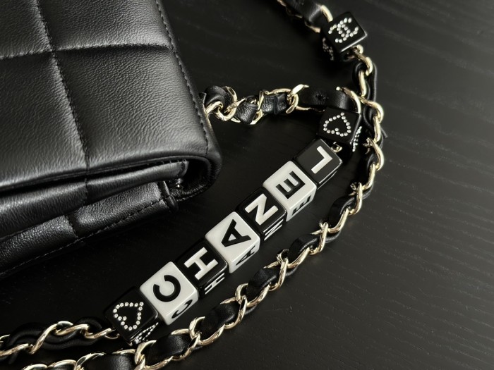 Handbag Chanel AP3744 size 18 cm