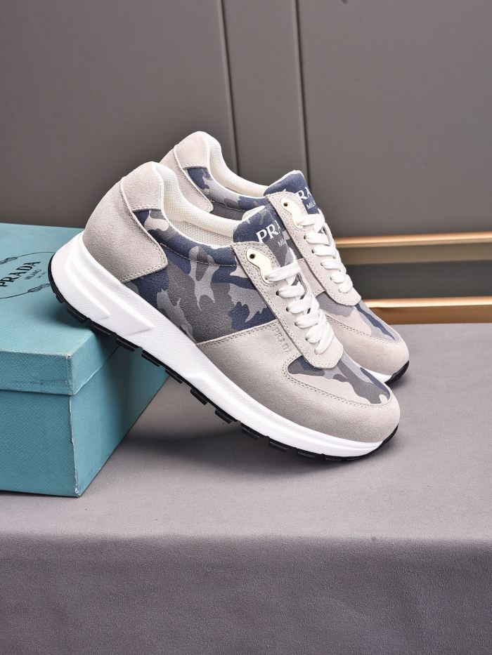 Prada Low Top sneaker 31