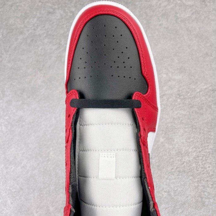 Jordan 1 Mid Chicago Toe